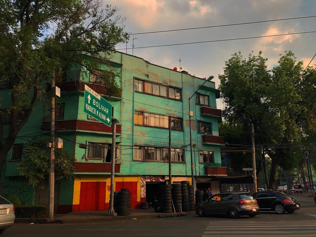 Edificio urbano en la calle Doctor Vértiz de la colonia Doctores, Ciudad de México.